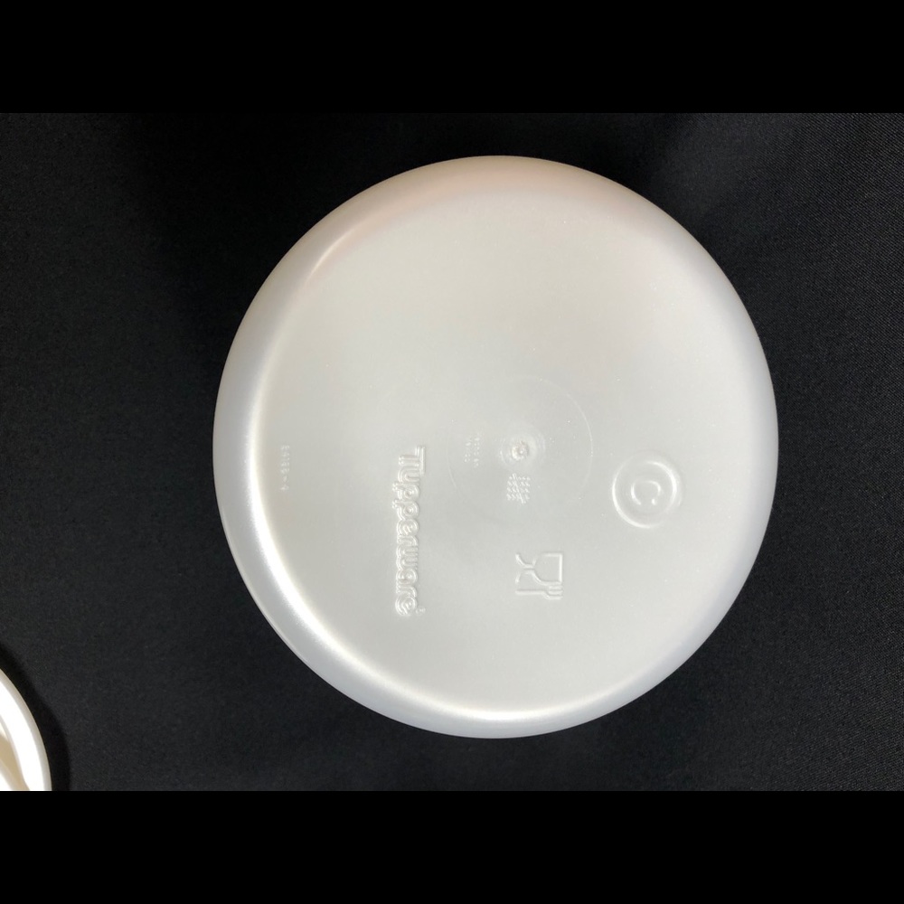 NWOT Tupperware  Christmas Canisters, 3 pc set.  12 Cup, 8 Cup, 5 Cup capacities - Picture 6 of 7